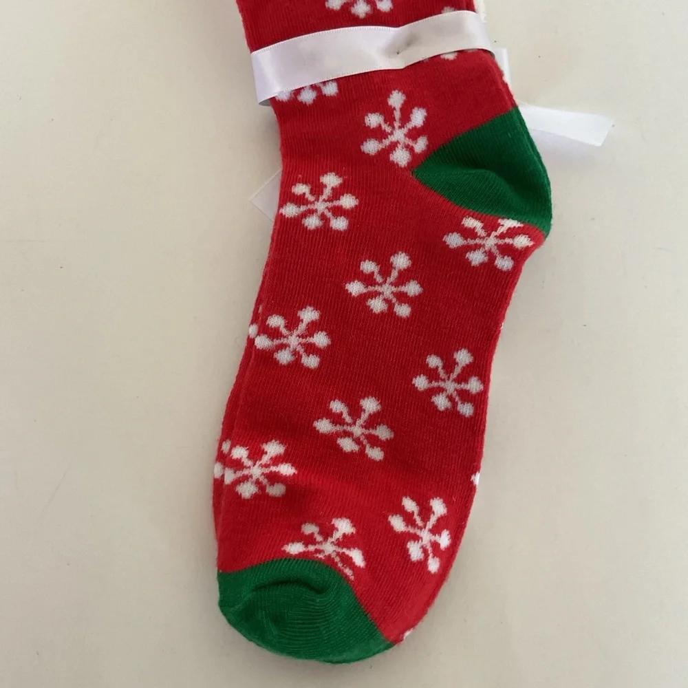 Kohls Set of 2 pairs of Christmas Socks NWT